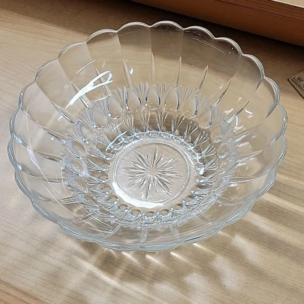Vintage Indiana clear glass Serving Bowl with Scalloped Edge and Star Bottom‎